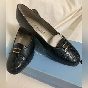 HUSH PUPPIES Low Heel Leather Pump 7.5W NWT